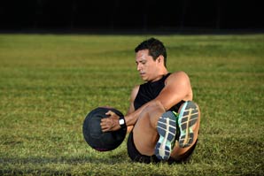 Voluntary muscle contraction – twist crunches with a medicine ball