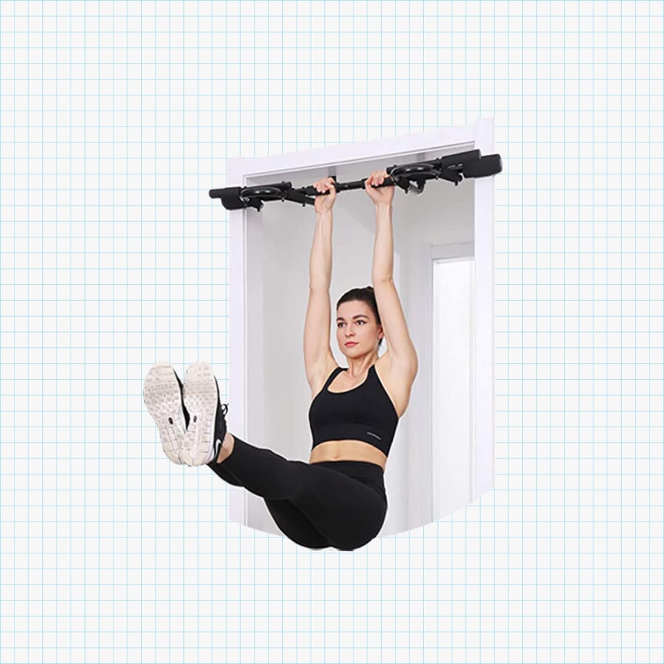 https://www.thegoodbody.com/wp-content/uploads/2020/11/komsurf-pull-up-bar-for-doorway-3.jpg